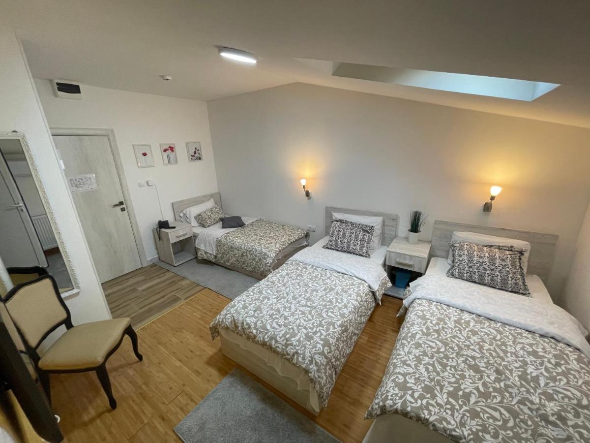 Tepic Garni Hotel Temerin エクステリア 写真