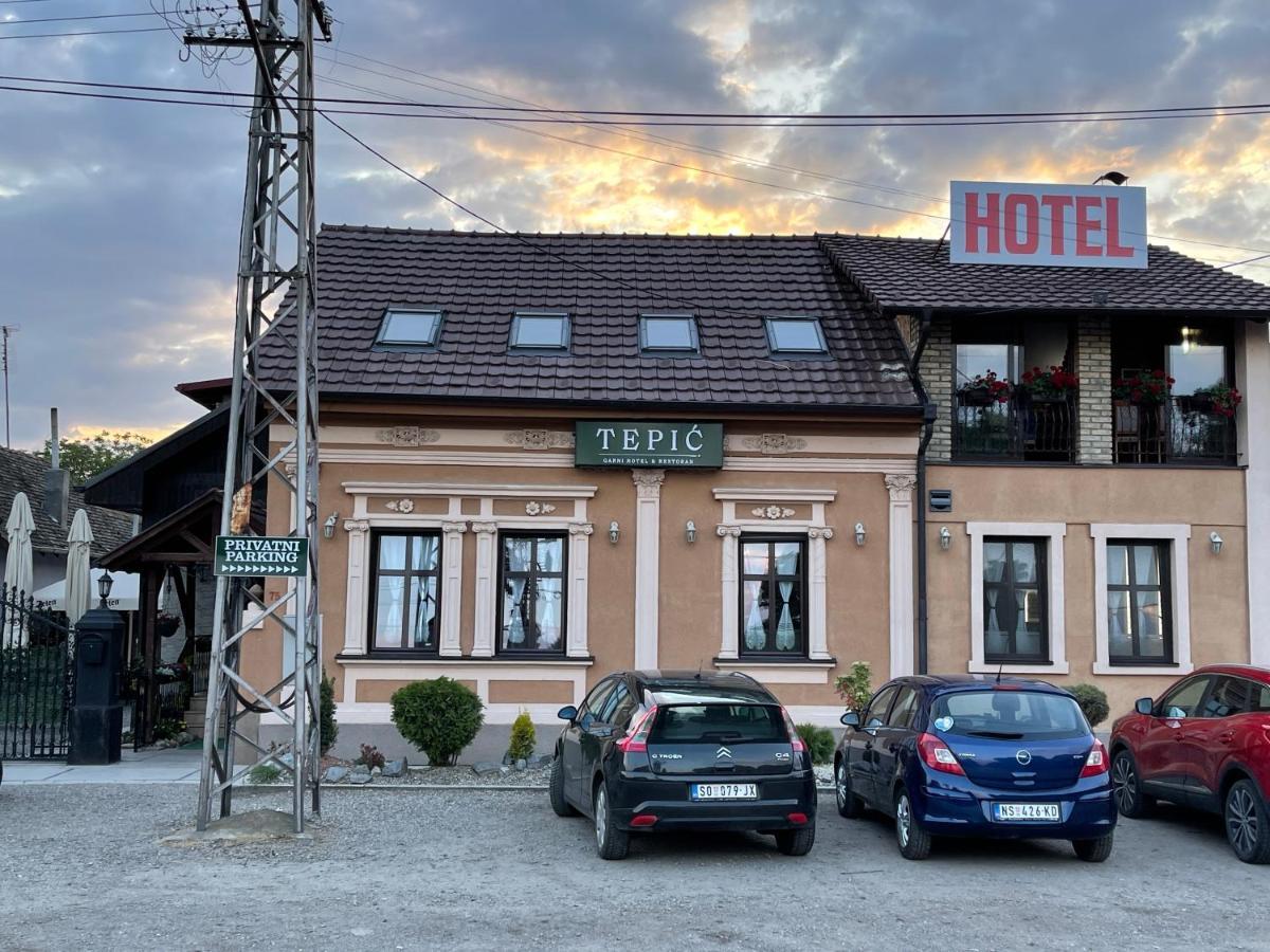 Tepic Garni Hotel Temerin エクステリア 写真