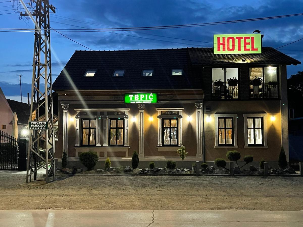 Tepic Garni Hotel Temerin エクステリア 写真
